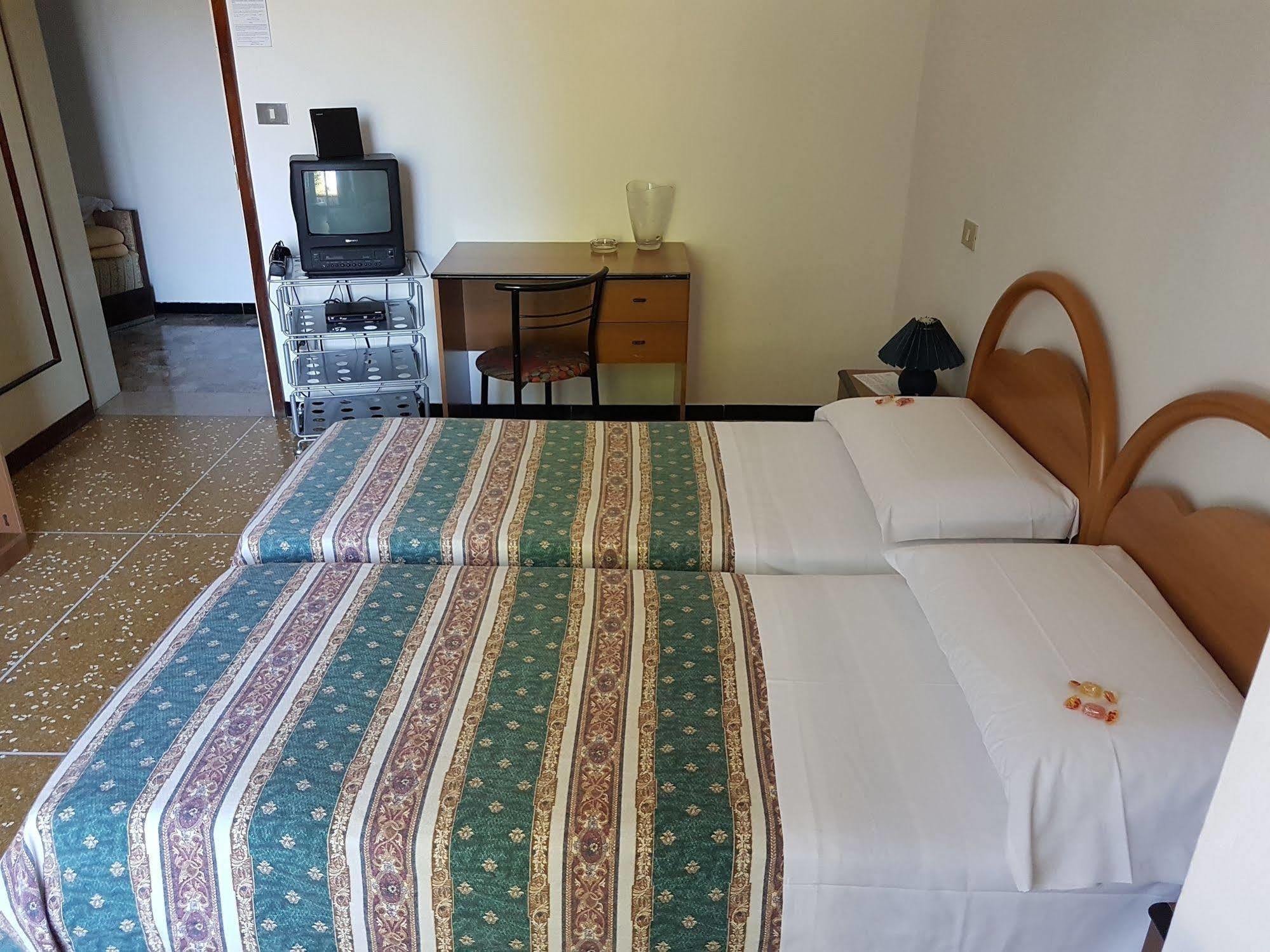 Hotel Triana E Tyche Сасо Маркони Екстериор снимка